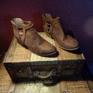 Soda, ankle boot, back zipper, brown, 9